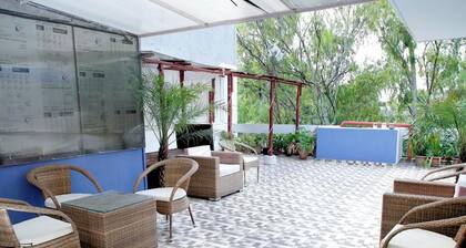 Room-maplewood Guest House, Neeti Bagh,