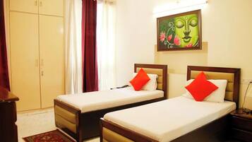 Room, Multiple Bedrooms, Accessible, Smoking | 7 bedrooms