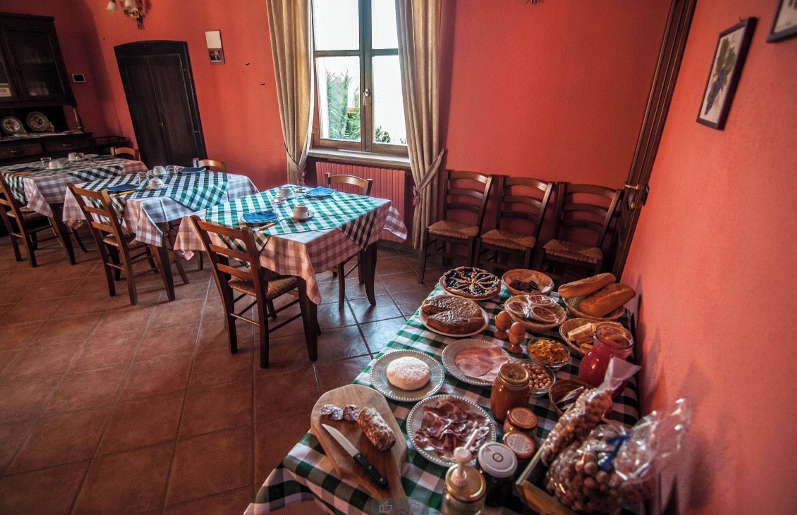 Room, 1 Bedroom, Balcony, Mountain View | Dining room