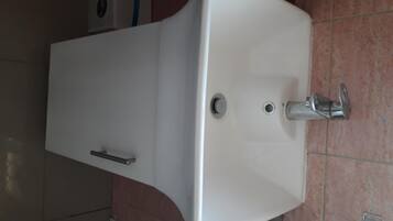 House, 2 Bedrooms, Accessible, Smoking | Bathroom