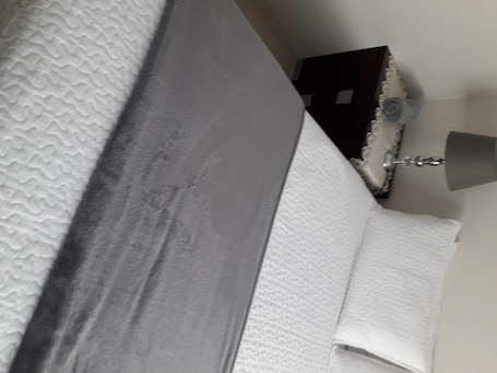 House, 2 Bedrooms, Accessible, Smoking | 2 bedrooms, bed sheets