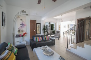 Villa, 3 Bedrooms, Private Pool, Garden View | Living area
