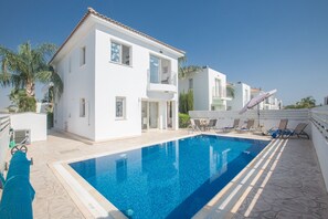 Outdoor pool - Villa Megan,modern 3bdr Villa,close To The Beach (Paralimni)