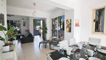 Vila, 3 kamar tidur, kolam renang pribadi, pemandangan kebun | Tempat makan