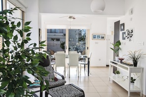 Villa, 3 Bedrooms, Private Pool, Garden View | Interior