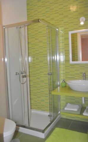 Room, 1 Bedroom, Accessible, Smoking | Bathroom | Towels - Room-paradise is Real at Vale Martinho Z (Santa Comba Dao)