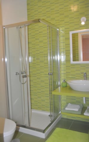 Room, 1 Bedroom, Accessible, Smoking | Bathroom | Towels - Room-paradise is Real at Vale Martinho Z (Santa Comba Dao)