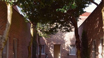 Kamer, 1 slaapkamer, terras | Terrein van de accommodatie