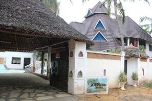 Room, 1 Bedroom, Smoking, Private Pool | Bahagian luar