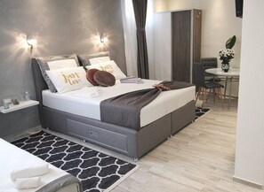 Room, 1 Bedroom, Terrace, City View | 1 bedroom