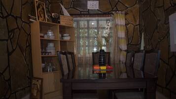 Bungalow, 2 phòng ngủ, phù hợp cho người khuyết tật, ban công | Phòng ăn