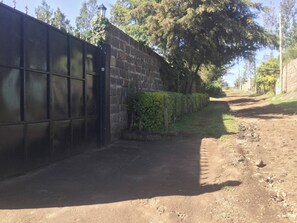 Property grounds - Reens Vacation Rentals (Nakuru)