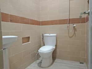 Bathroom shower - Sleeprest Golden Prima 1 (Batam)
