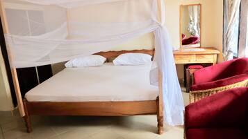 Zimmer, 1 Schlafzimmer, Raucher, eigener Pool | 1 Schlafzimmer