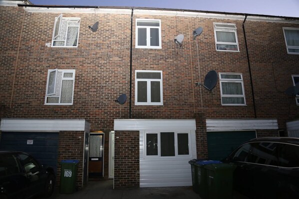 Room, 1 Bedroom, City View | Property entrance