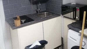 Room, 1 Bedroom, City View | Interior - Room in Chalet - Aa Guest Rooms (London)