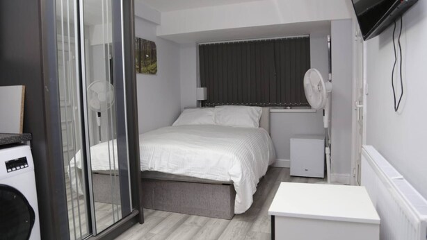 Room, 1 Bedroom, City View | 1 bedroom, soundproofing - Room in Chalet - Aa Guest Rooms (London)