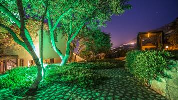 Room, 1 Bedroom, Smoking, Balcony | Garden