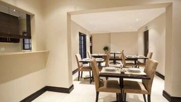 Room, 6 Bedrooms, Accessible, Balcony | Dining