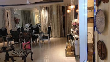 Room, 1 Bedroom, Smoking, Balcony | Dining