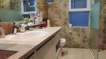 Room, 1 Bedroom, Smoking, Balcony | Bathroom | Soap, shampoo
