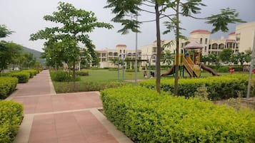 Room, 1 Bedroom, Smoking, Balcony | Property grounds