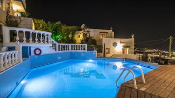 Departamento, 1 habitación, balcón, vista al jardín | Alberca | Alberca al aire libre