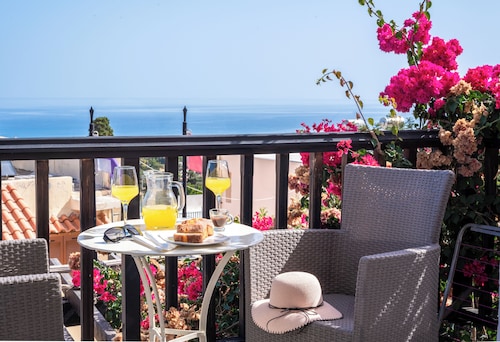 Korifi Suites Collection Apartment for Adults