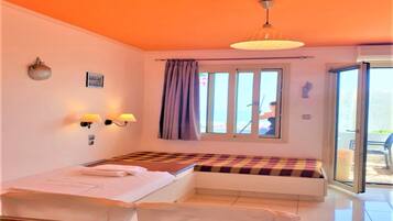 Studio, 1 Bedroom, Smoking, Balcony