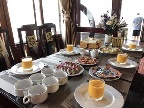 客房, 多间卧室, 吸烟房 | 用餐