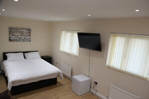 Room - Room in House - Aa Guest Room4 (London)