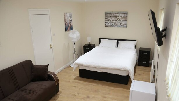 Room, 1 Bedroom, City View | Room amenity - Room in House - Aa Guest Room4 (London)