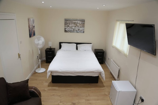 1 bedroom, soundproofing