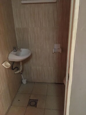 Shared Dormitory, 1 Bedroom, Balcony | Bathroom