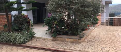 Dortoir Partagé, 1 chambre, balcon | Jardin