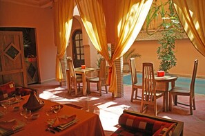Dining - Riad Azenzer - Room Chigaga 2 Pers (Marrakech)