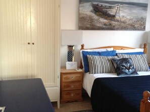 2 bedrooms - A Stunning Villa With A Zest Of French Style (St Albans)