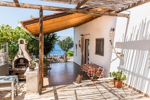 House, 2 Bedrooms, Smoking, Patio | Property grounds