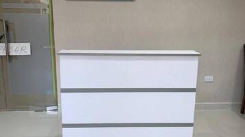 Habitación, 1 habitación, fumadores, vistas a la ciudad | Vestíbulo