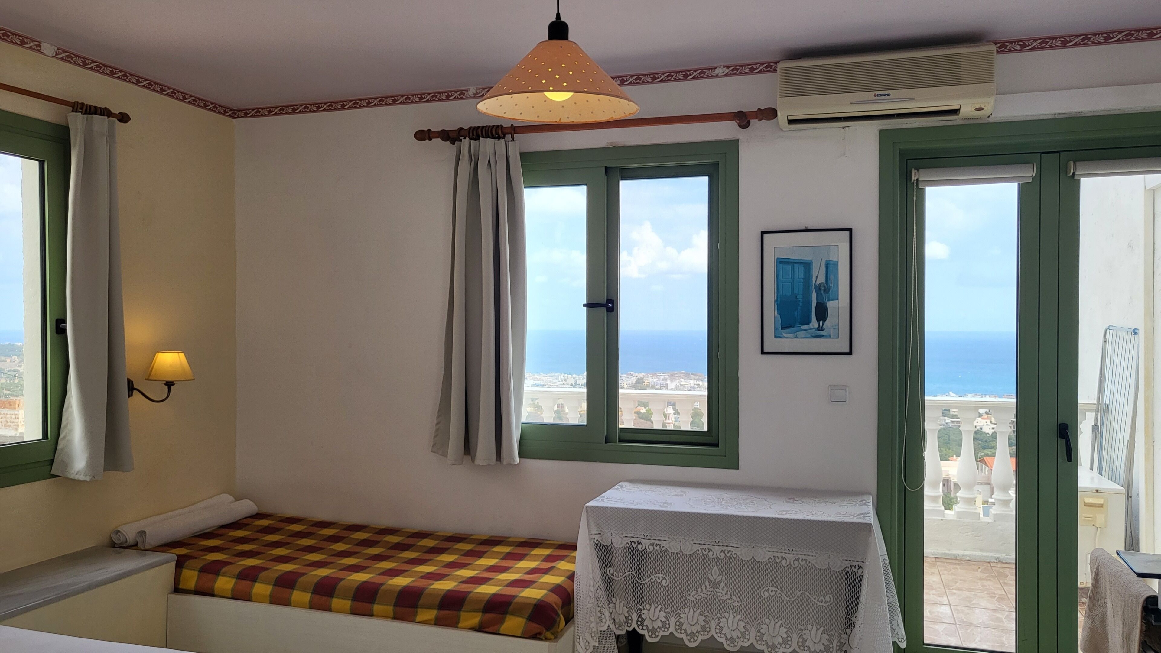Studio, 1 chambre, balcon, vue jardin | Coin séjour | Livres