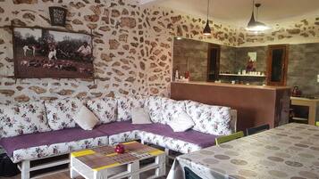 House, 2 Bedrooms, Smoking, Private Pool | Living room | TV, books