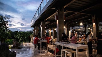 Room, 1 Bedroom, Smoking, Private Pool | Dining