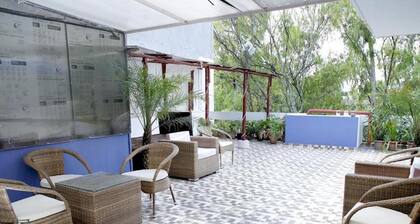 Room in Guest Room - Maplewood Guest House, Neeti Bagh, New Delhiit is a Boutiqu Guest House - Room 3