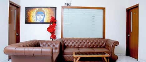 Room, 1 Bedroom, Accessible, Smoking | Living room