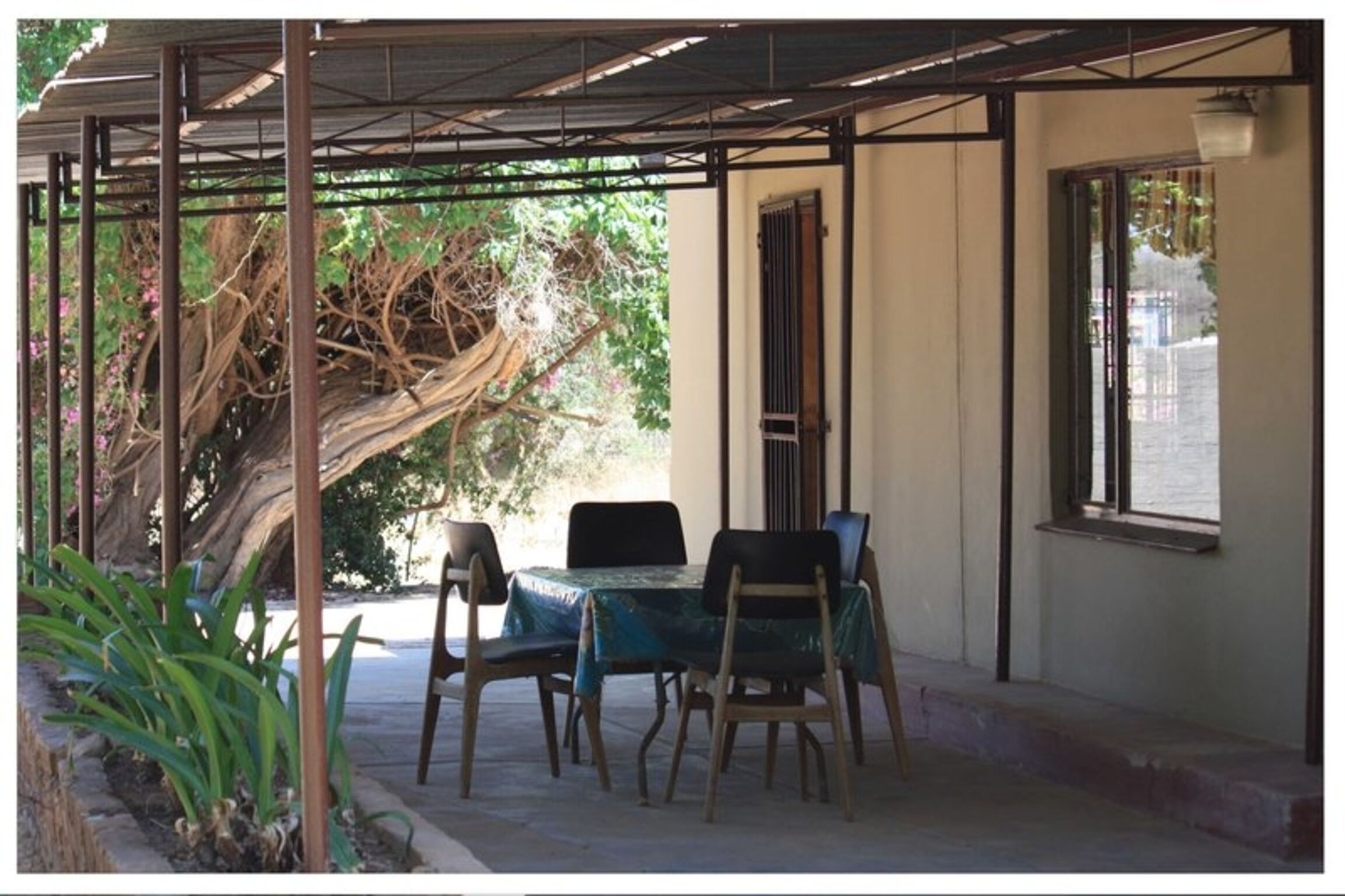 ห้องพักรวม, 1 ห้องนอน, ลานระเบียง, วิวสวน | บริเวณภายนอก