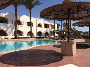 Kolam renang outdoor