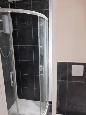 Room, 1 Bedroom, City View | Bathroom - Room in House - Aa Guest Room2 (London)