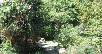 Bedrock Bb - Double Bedroom With Self Cathering