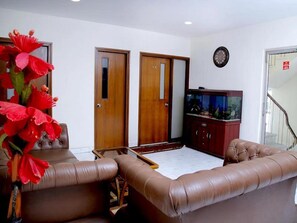 Room, 1 Bedroom, Accessible, Smoking | Living room