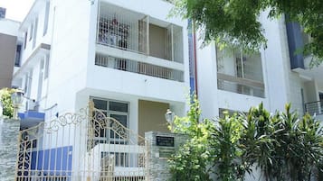 Room, 1 Bedroom, Accessible, Smoking | Property entrance